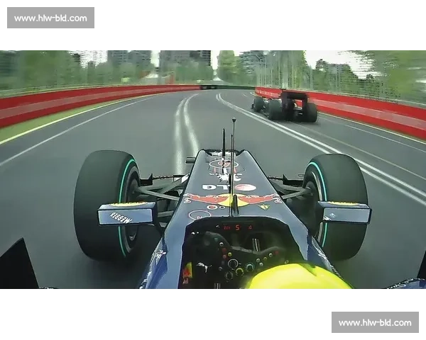 F1正赛惊险碰撞回顾引发赛道安全与技术讨论